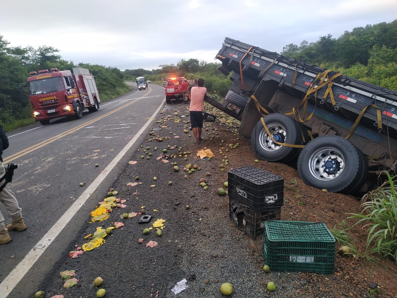 Acidente aconteceu na madrugada desta quarta-feira (30)