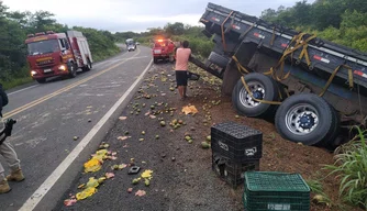 Acidente aconteceu na madrugada desta quarta-feira (30)