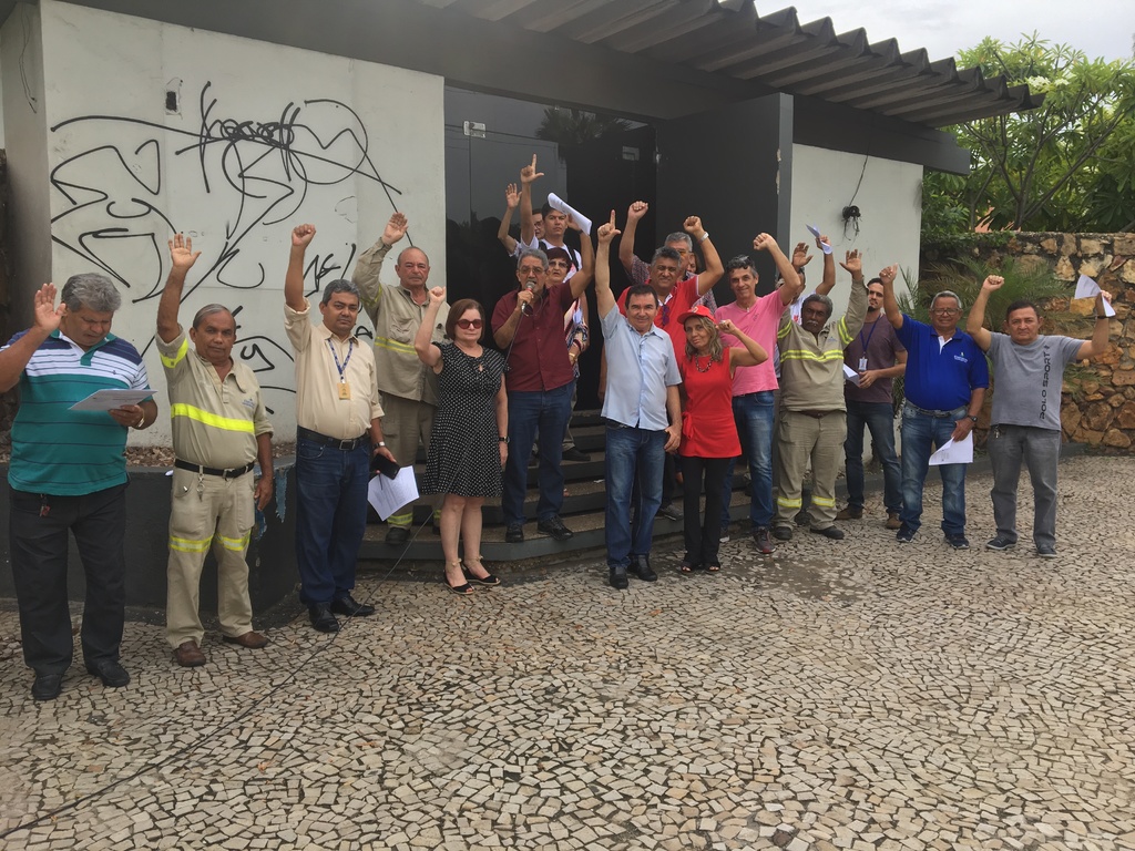 Trabalhadores comemoram a decisão