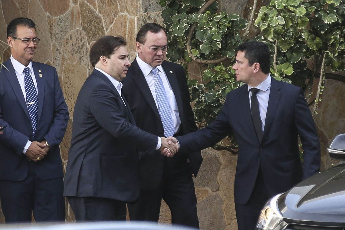 Rodrigo Maia recebe Sérgio Moro na residência oficial da Câmara.