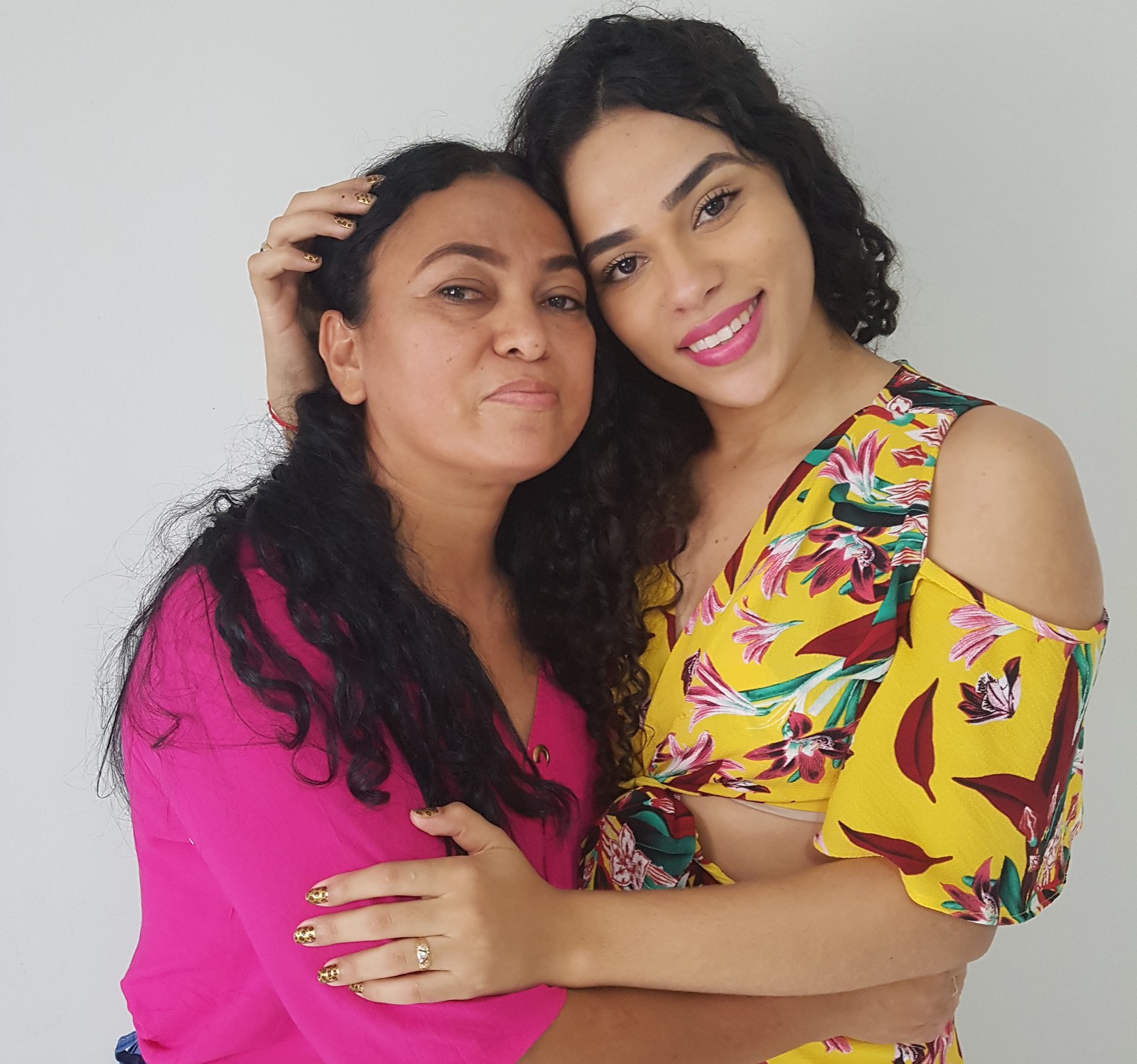 Dona Lindomar e Elana Valenária