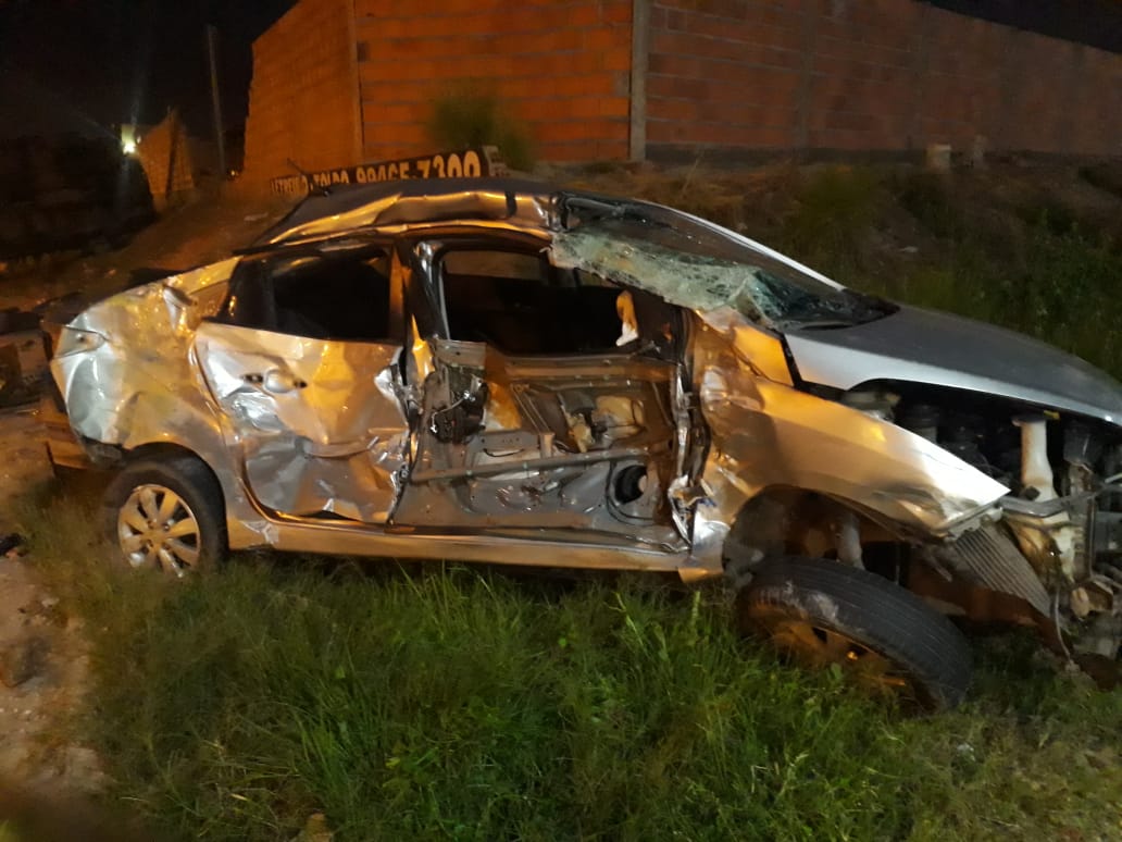 Acidente aconteceu na madrugada desta domingo (10)