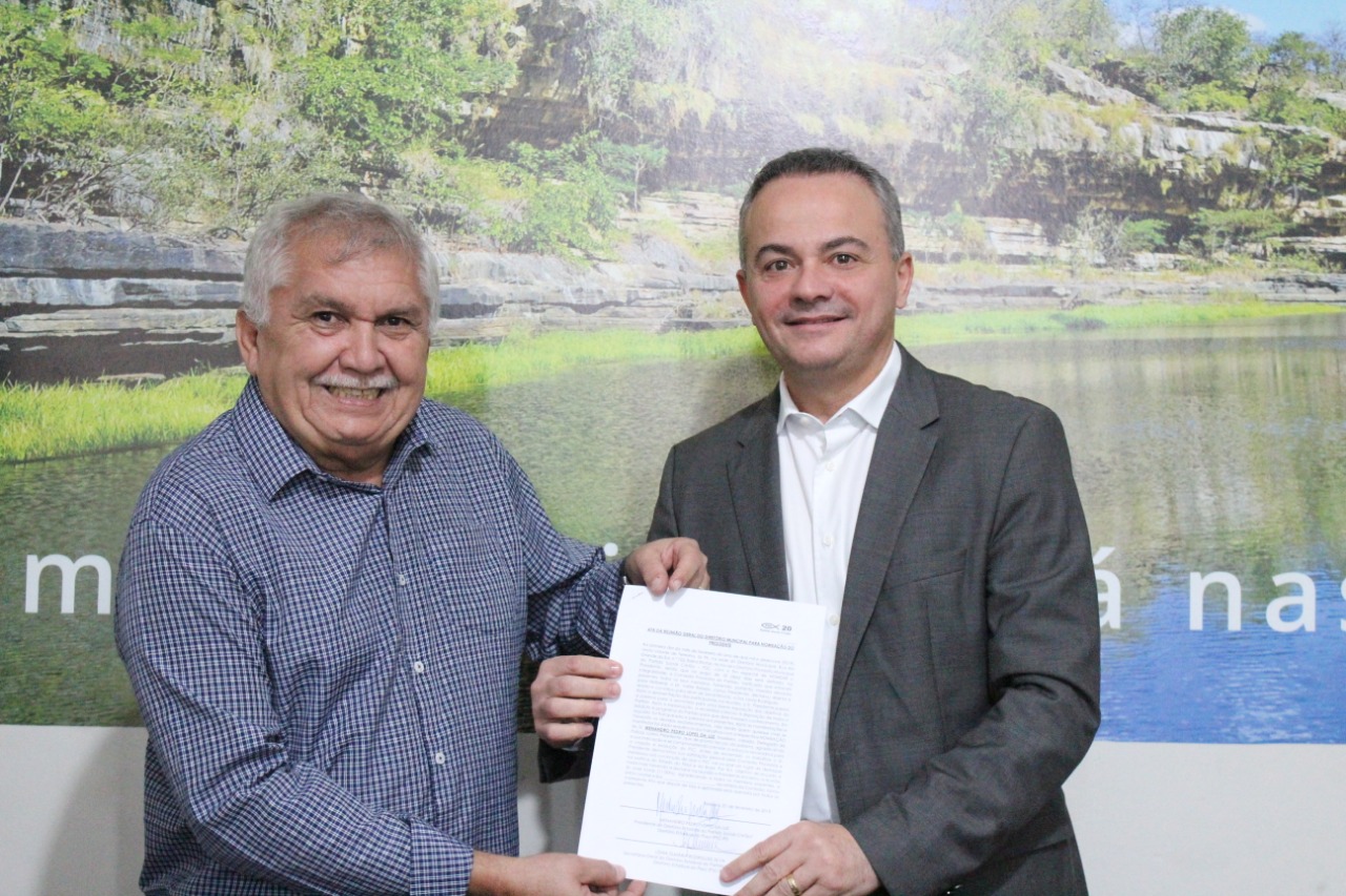 Presidente do diretório estadual Valter Alencar deu a posse a Menandro.