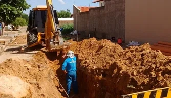 Agespisa realiza obra de esgotamento sanitário na cidade de Piripiri.