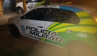 Viatura atingida durante o ataque dos criminosos