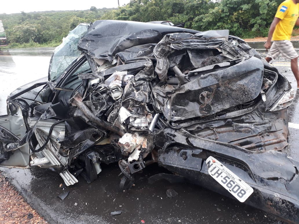 Acidente aconteceu na manhã desta quarta-feira (27).