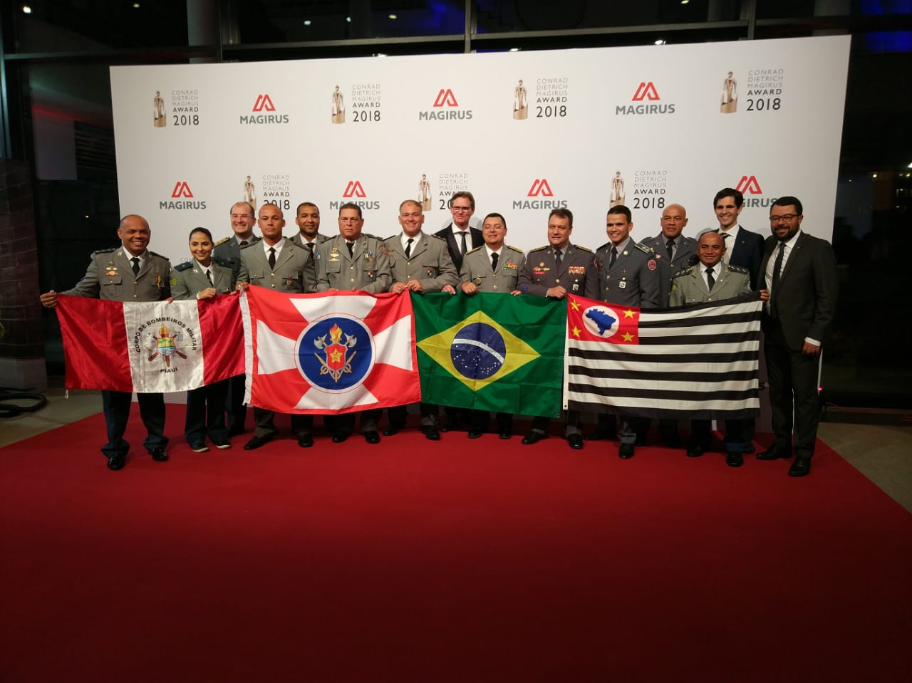 Bombeiros premiados.