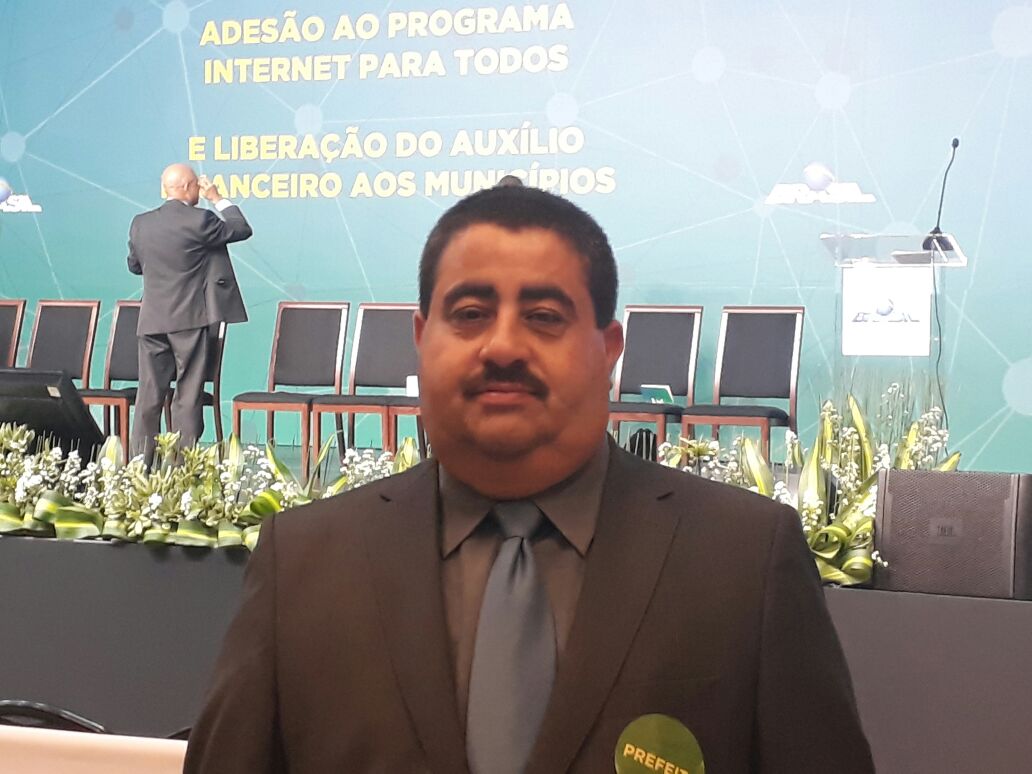 Prefeito Antônio Neto.