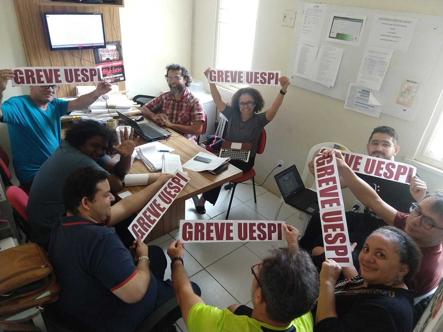 Reunião do Comando de Greve, na sede da ADCESP, realizada nesse fim de semana.