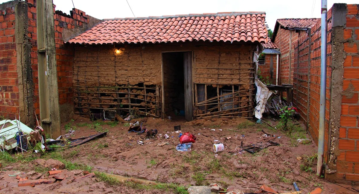 Casas foram completamente destruídas