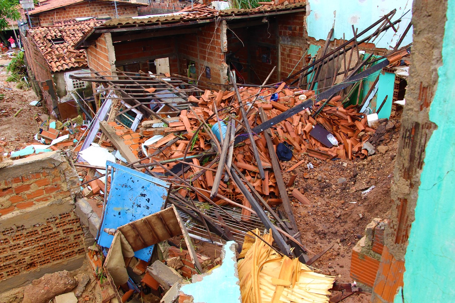 Casas foram completamente destruídas