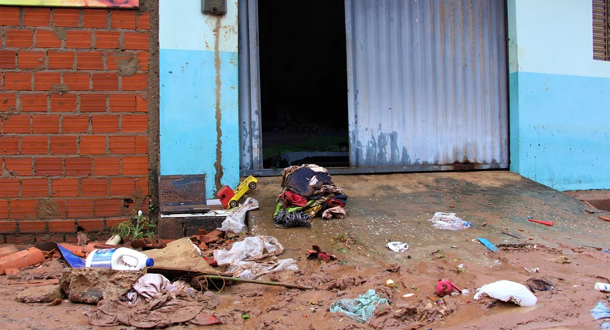 Moradores perderam móveis e roupas