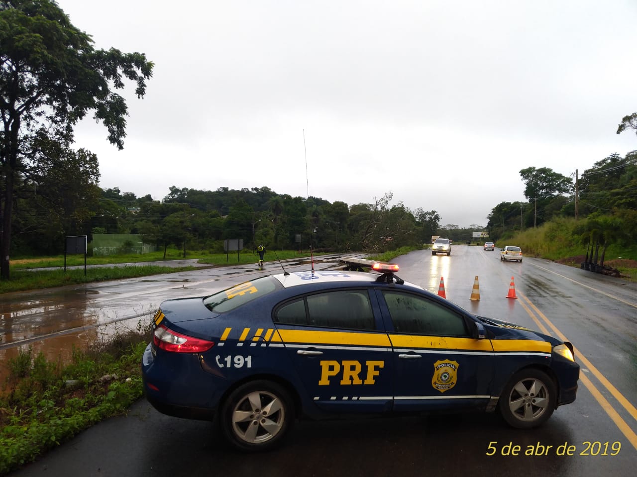 Polícia Rodoviária Federal Controla o trânsito