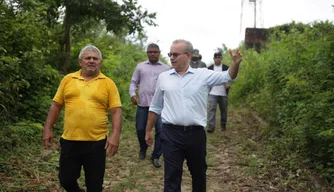 Prefeito Firmino Filho no local da tragédia