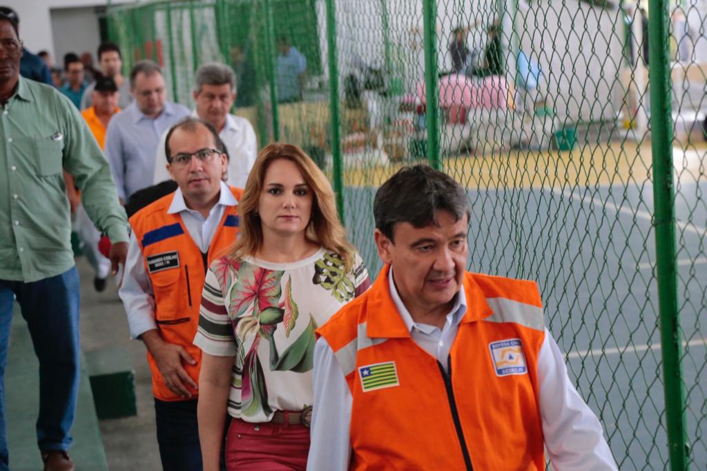 Governador visitou as vítimas da enchente no litoral neste sábado (6)