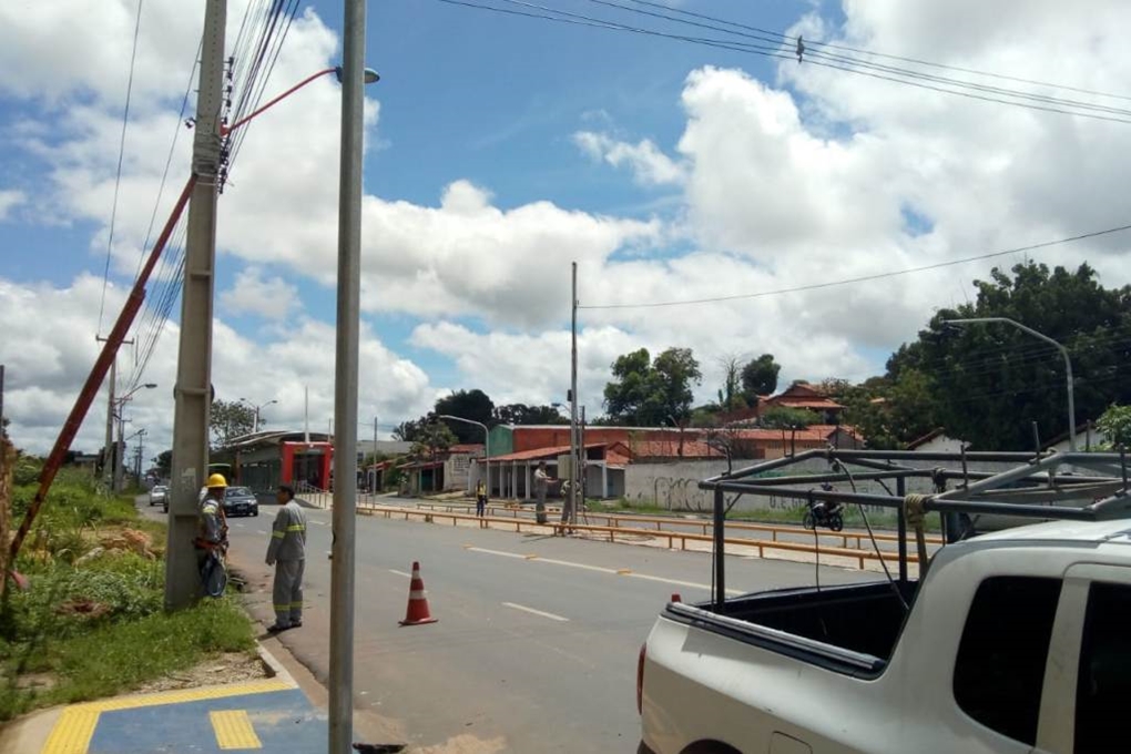 Equipes da Strans realizam ajustes e dão orientações a transeuntes no Corredor Leste.