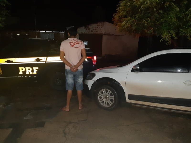 O condutor foi abordado pela PRF e os agentes constataram que o veículo havia sido clonado.