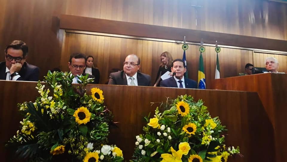 Vice-presidente Hamilton Mourão recebe homenagem na Alepi