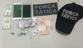 A Força Tática apreendeu entorpecentes na residência utilizada pelas irmãs.
