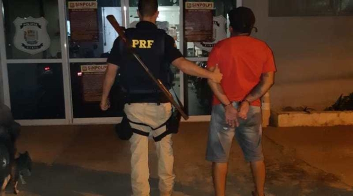 Após constatada a apropriação indébita, os agentes deram voz de prisão ao condutor.