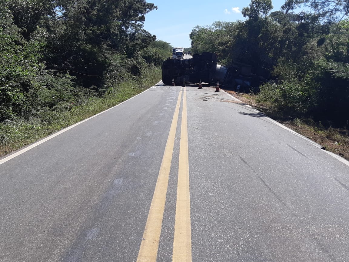 Acidente aconteceu na manhã desta segunda-feira (20).