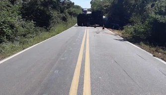 Acidente aconteceu na manhã desta segunda-feira (20).