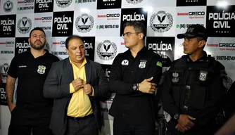 Equipe da Polícia Civil durante entrevista sobre Operação Cargas.