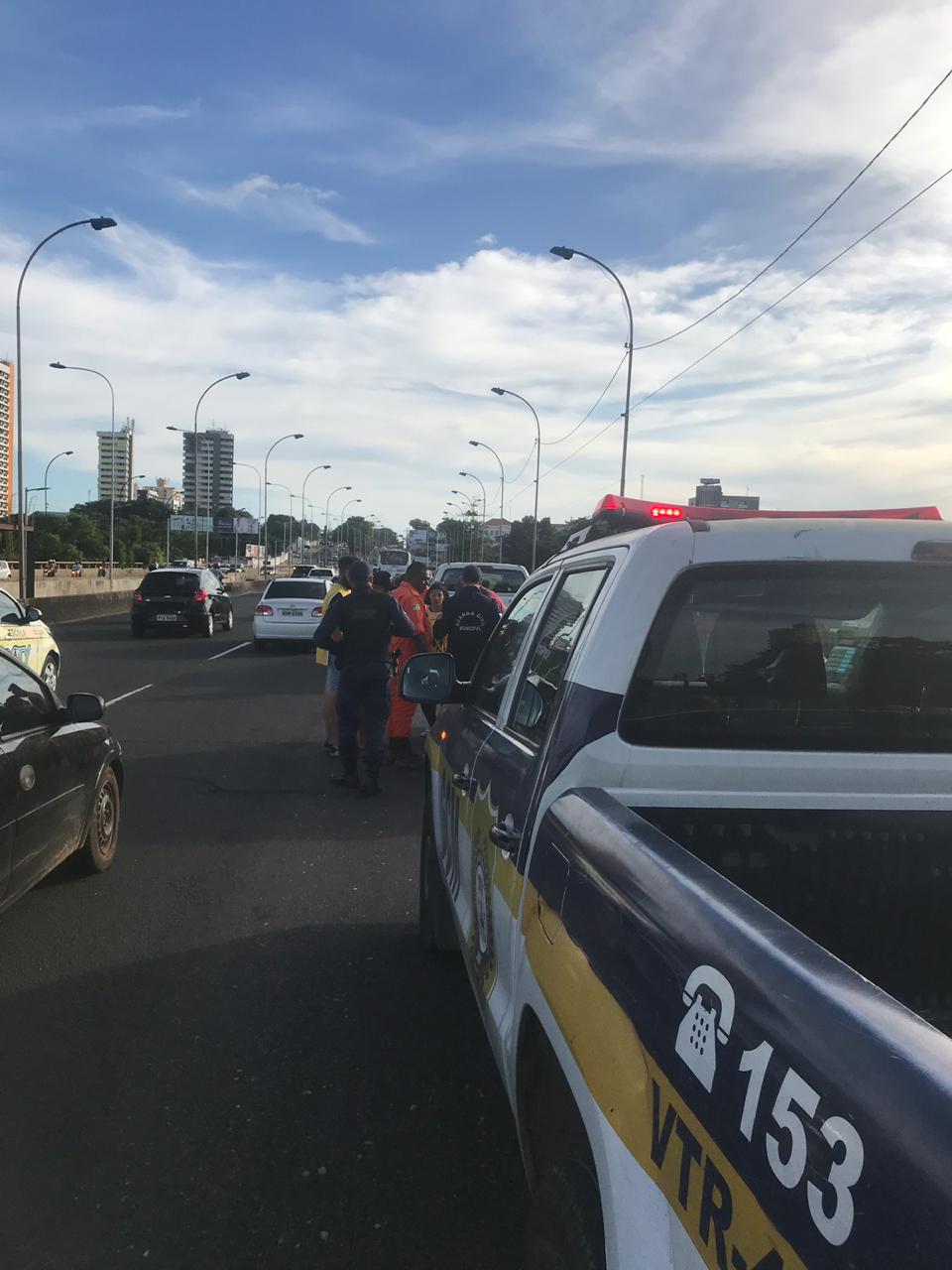 Guarda Civil Municipal evita que homem caísse da ponte Juscelino Kubtschek.