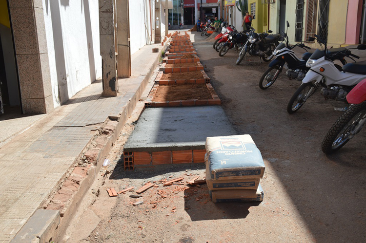 Boxes que estavam sendo construídos.