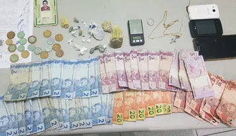 Material apreendido pela Polícia Militar.