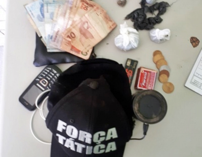 Material apreendido pela Polícia Militar.