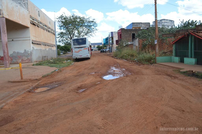 Rua que dá acesso ao Terminal Rodoviário Zuza Baldoíno.