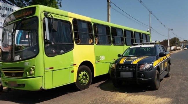 Ônibus coletivo apreendido pela PRF.