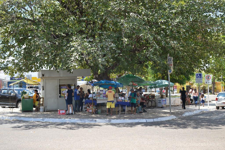 Ambulantes têm até a próxima sexta-feira para deixarem a praça Félix Pacheco.