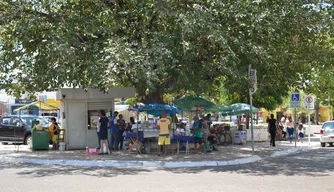 Ambulantes têm até a próxima sexta-feira para deixarem a praça Félix Pacheco.