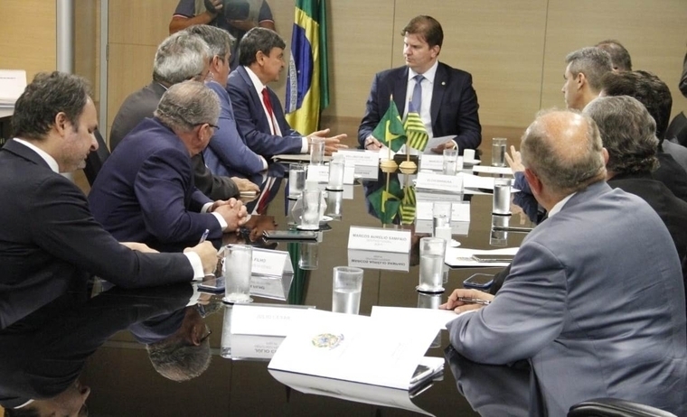 Wellington Dias e bancada piauiense no Congresso se reúnem com ministro Gustavo Canuto.