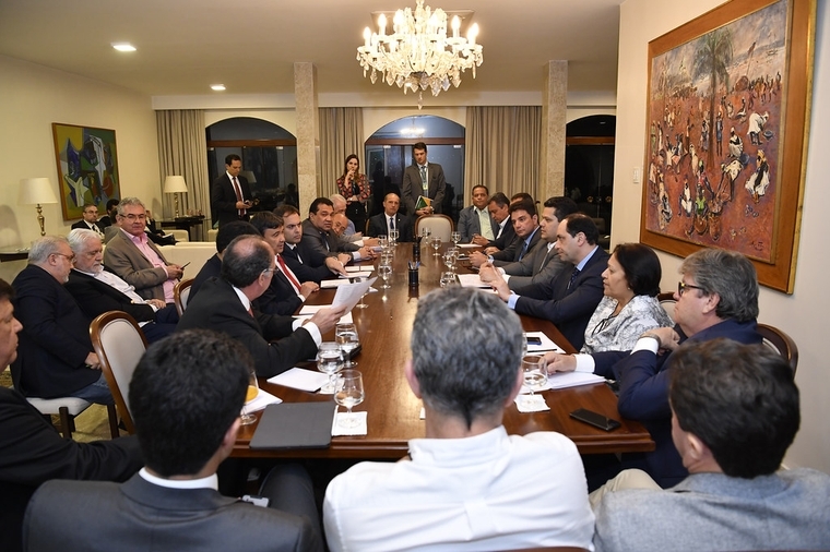 Wellington Dias em reunião com governadores e Davi Alcolumbre.