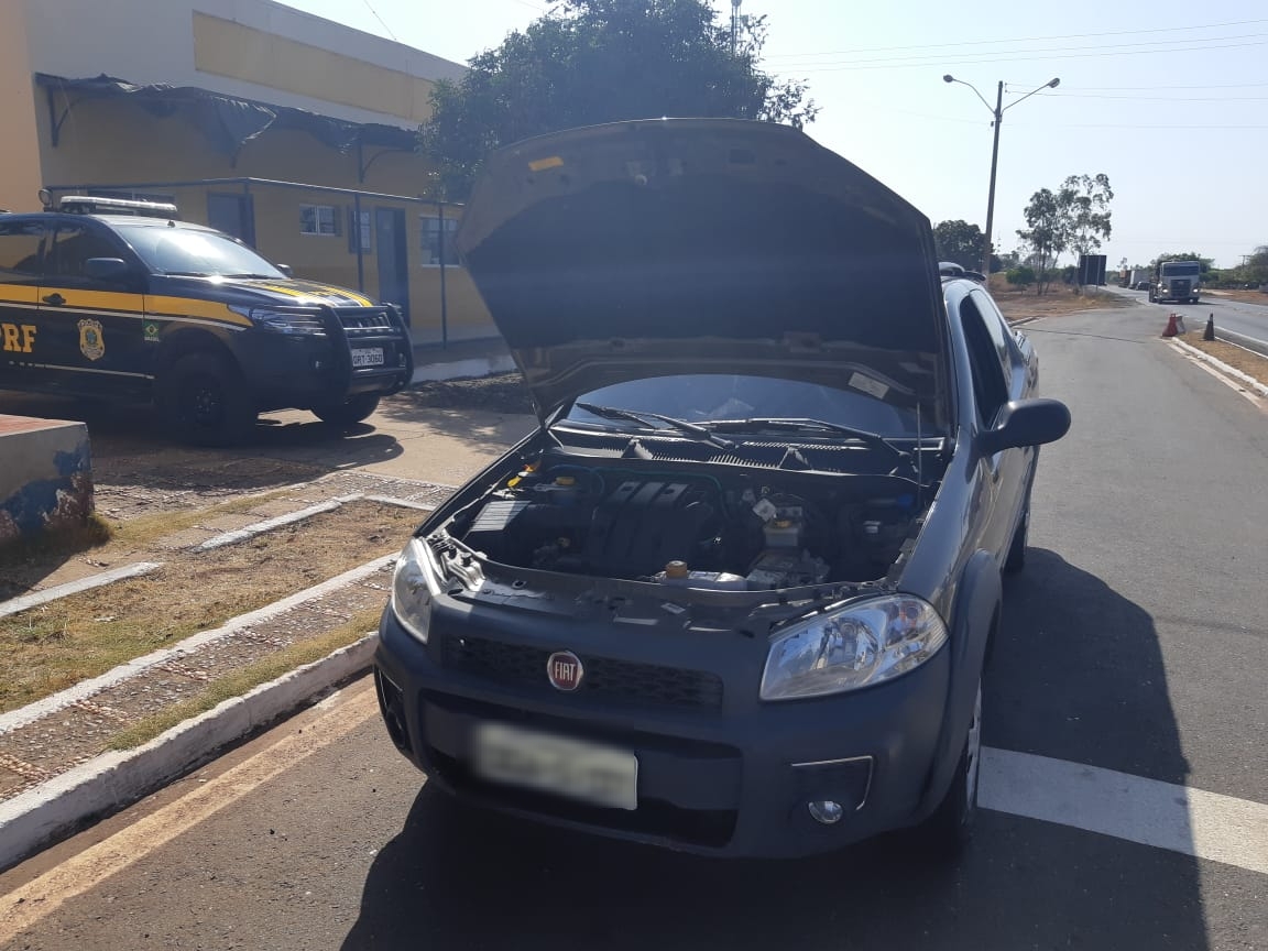 Carro que o idoso conduzia.