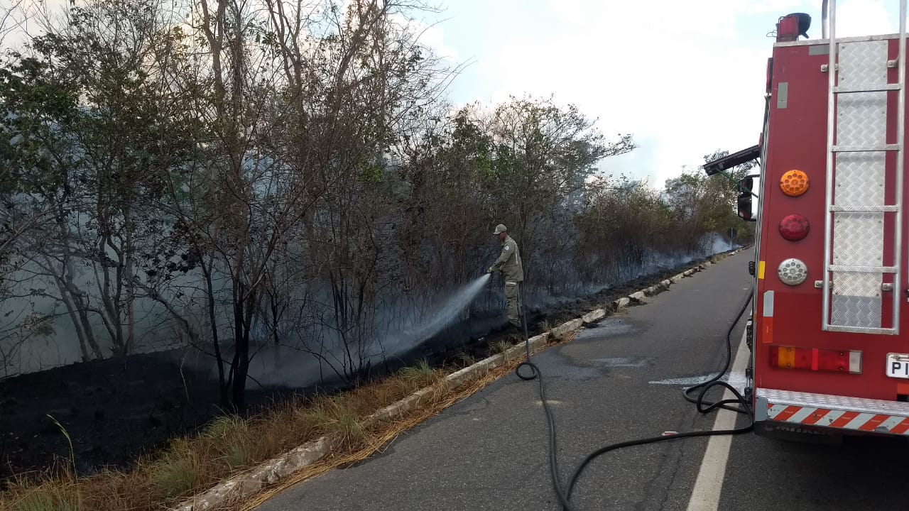 Combate a incêndio em Piripiri