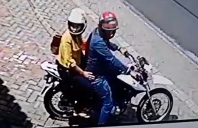 Casal furta motocicleta do jornalista Renato Bezerra no Centro de Teresina.