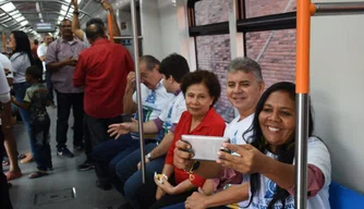 Governadora em exercício inaugura o metrô aos sábados.