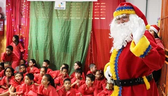 Papai Noel dos Correios em CMEI Natureza na Vila Risoleta Nevez, zona Norte de Teresina