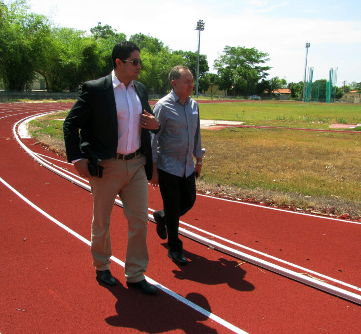 Visita à pista de atletismo.