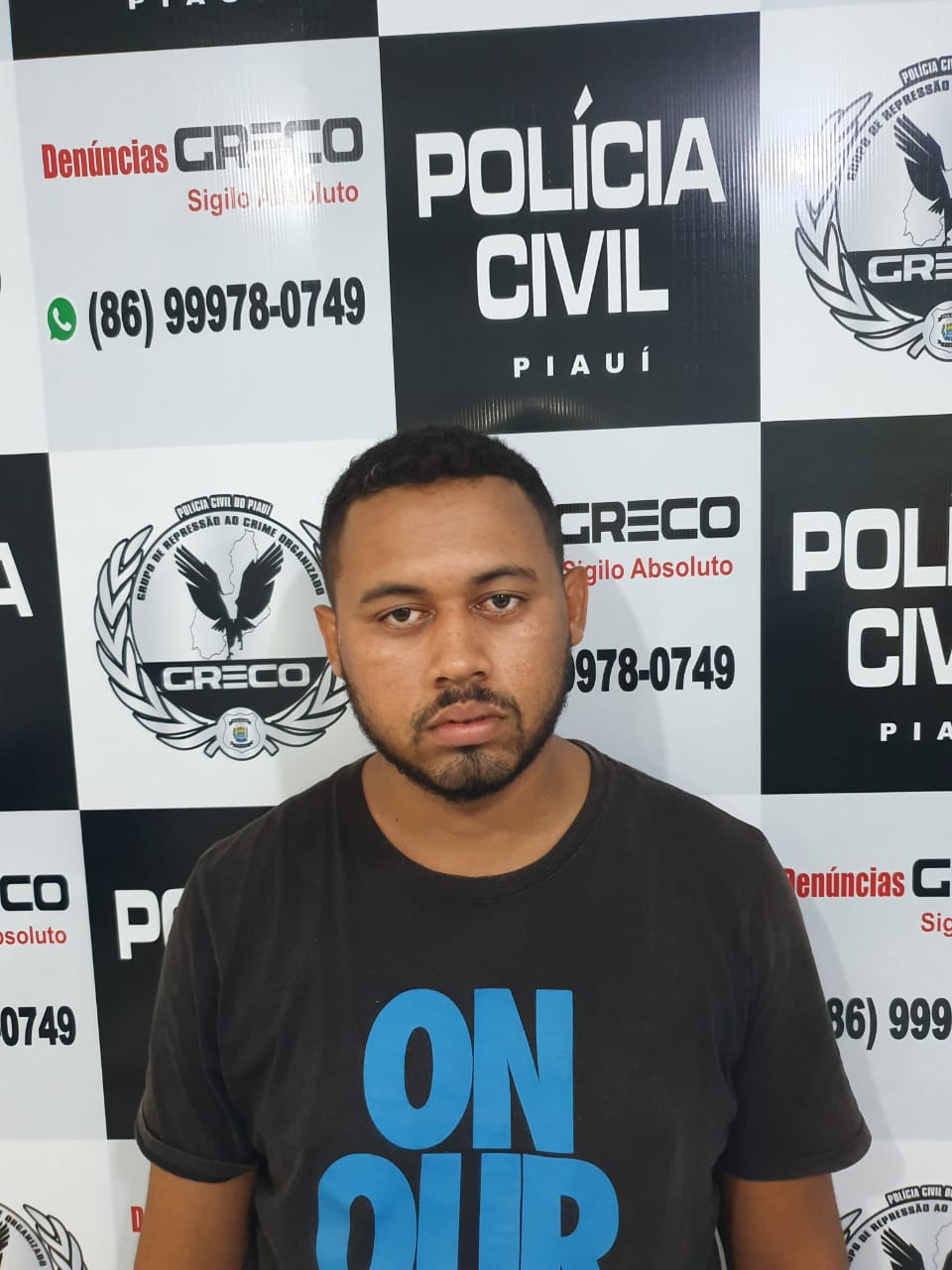 Bento Douglas de Jesus Silva, autuado pelo crime de contrabando.