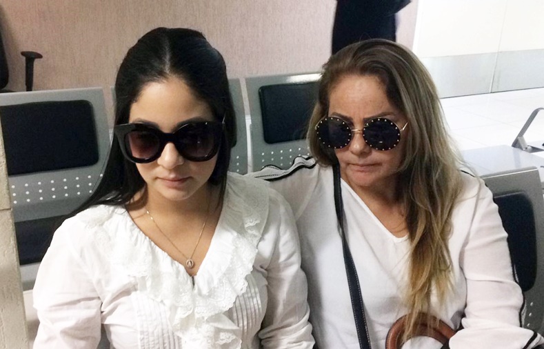 Anuxa Alencar chegou na audiência acompanhada.