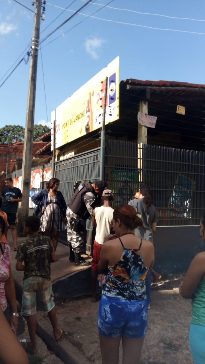 A mulher foi encontrada morta na tarde desta segunda-feira (9).