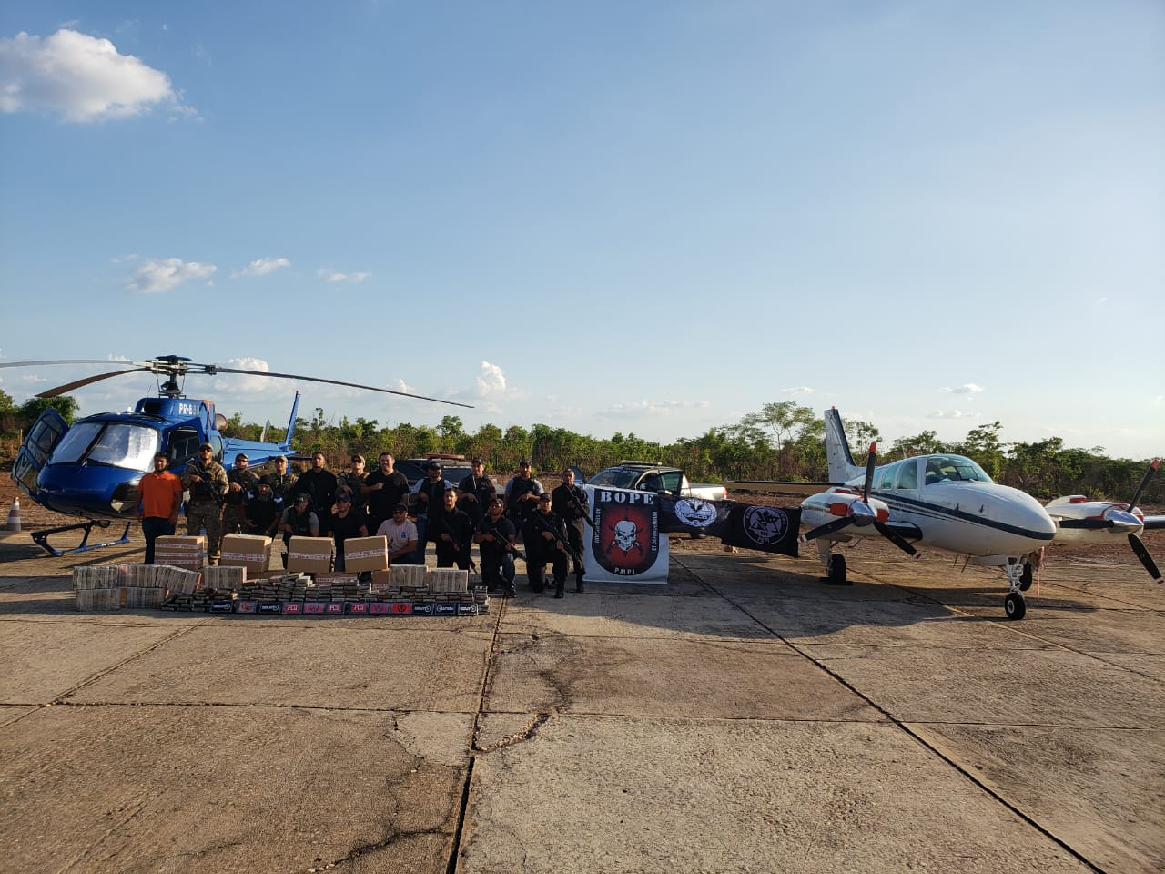 Duas aeronaves também foram apreendidas