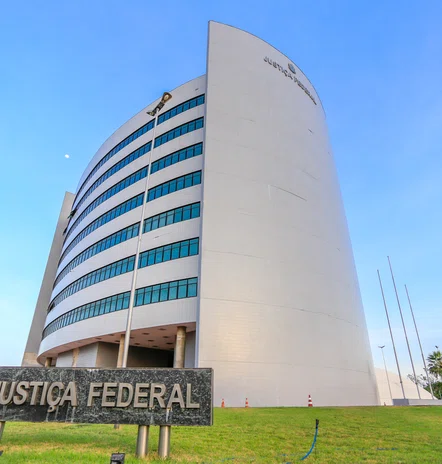 Justiça condena ex-prefeito a devolver R$ 111 mil por não concluir obra 