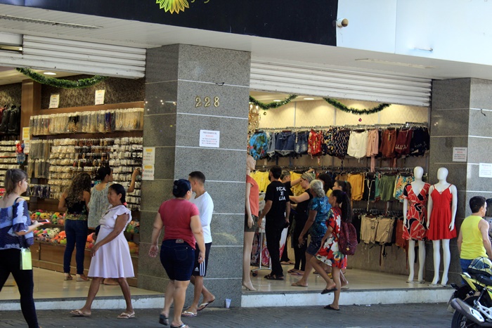 Movimentação nas lojas do Centro de Teresina.