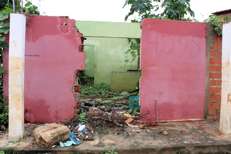 Fachada de residência que foi destruída pela tragédia.